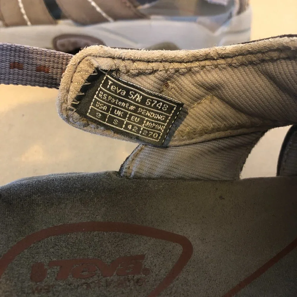 TEVA Sandals Men's Size 9 Brown Tan Leather Stitching Pattern F10004L Hiking